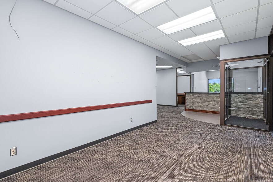 More Photos Of 7180 Hickman Rd, Windsor Heights Medical For Lease