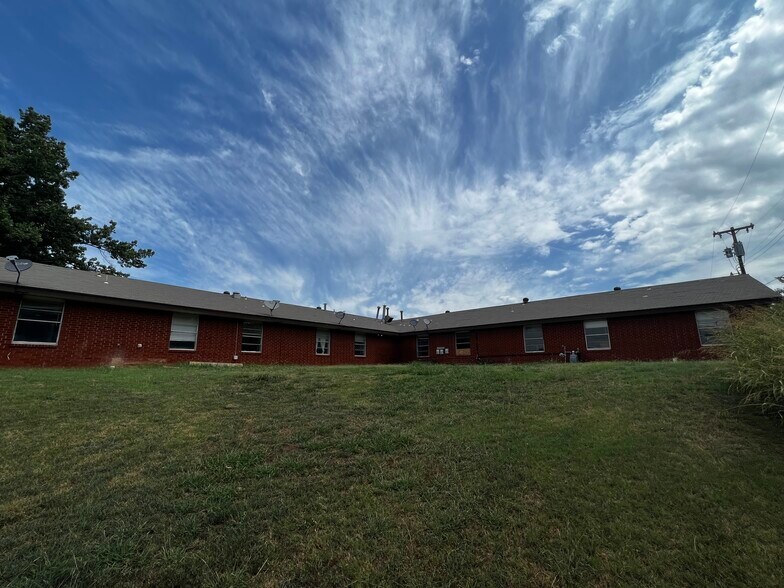 More Photos Of 2200 N Coltrane Rd, Oklahoma City Skilled Nursing Facility For Sale