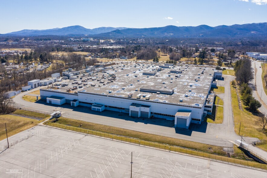 Primary Photo Of 1501 Roanoke Blvd, Salem Manufacturing For Lease