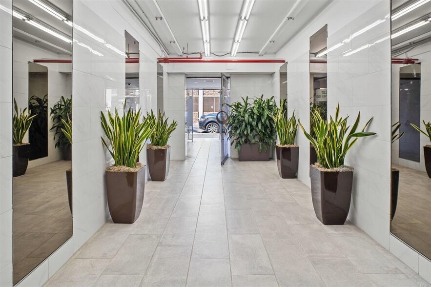 More Photos Of 2535 Kettner Blvd, San Diego Office Residential For Sale