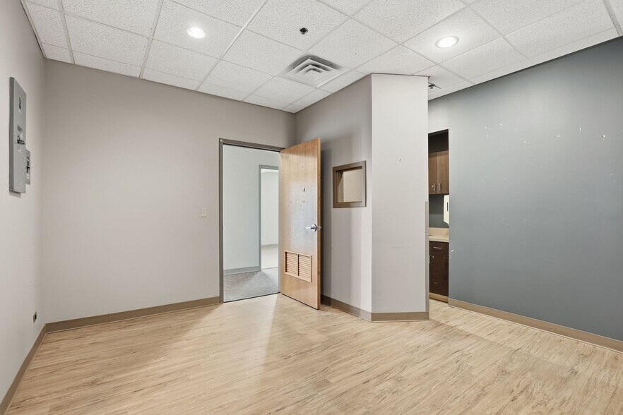 More Photos Of 390 Congress Pky, Crystal Lake Unknown For Lease