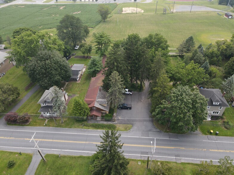 More Photos Of 328 E Lawn Rd, Nazareth Freestanding For Sale