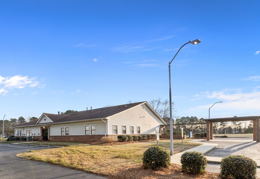 More Photos Of 1704 Wayne Memorial Dr, Goldsboro Medical For Sale