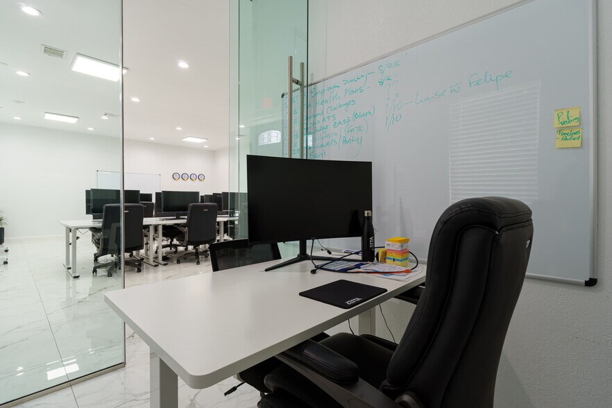 More Photos Of 12250 Queenston Blvd, Houston Office For Sale