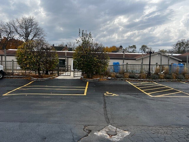 More Photos Of 2640 N Main St, Rockford Garden Center For Sale