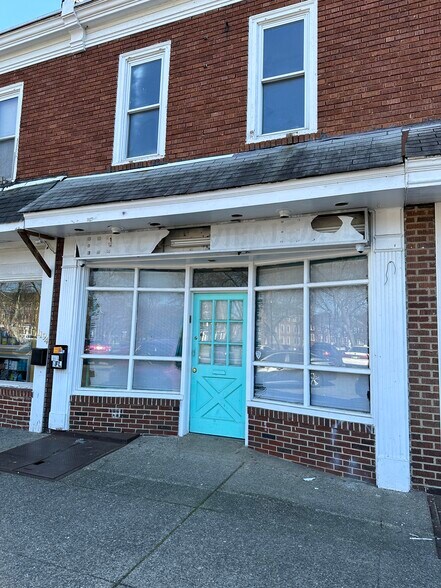 More Photos Of 1192 Yorkship Sq, Camden Storefront Retail Residential For Lease