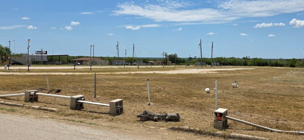 More Photos Of 200 W 3rd Ave, Nixon Land For Lease