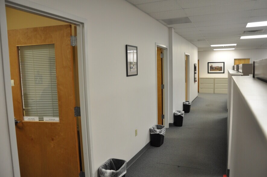 More Photos Of 2 Townline Cir, Rochester Showroom For Lease