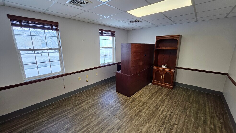 More Photos Of 4 Chateau Ln, Barboursville Medical For Sale