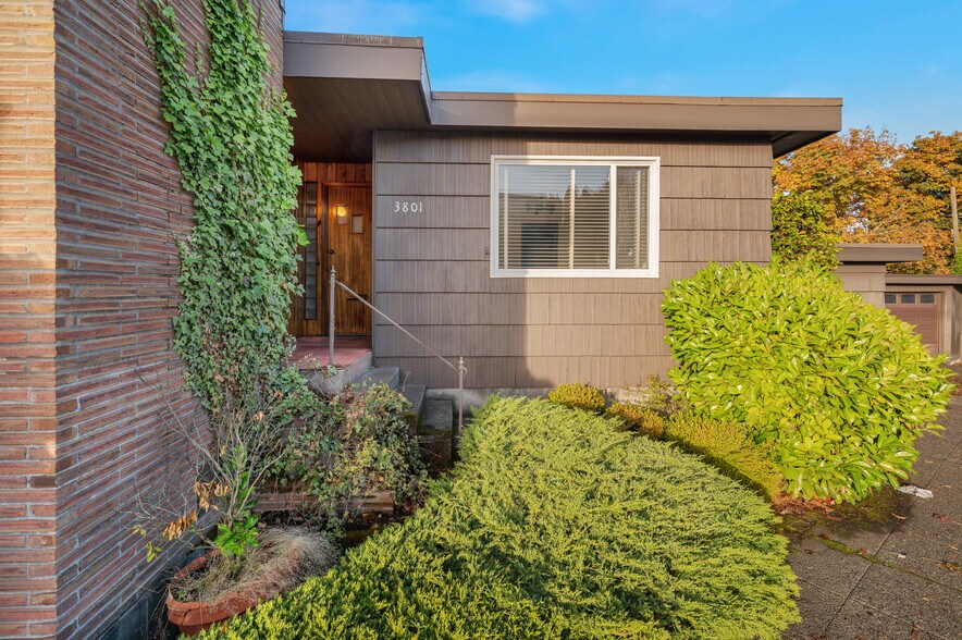 More Photos Of 3807 Linden Ave N, Seattle Multifamily For Sale