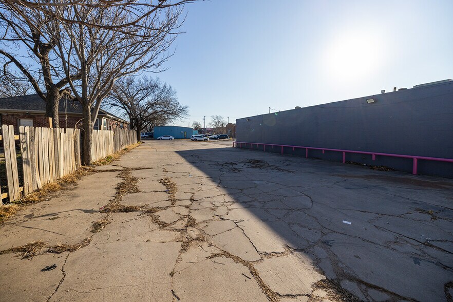 More Photos Of 212 W Harry St, Wichita Bar For Sale