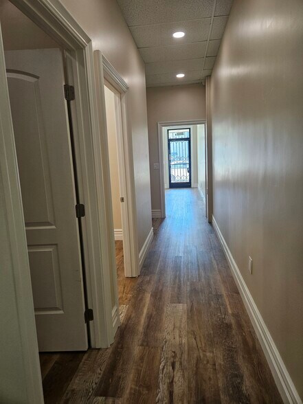 More Photos Of 1241 S Fairfax Ave, Los Angeles Storefront Retail Office For Lease