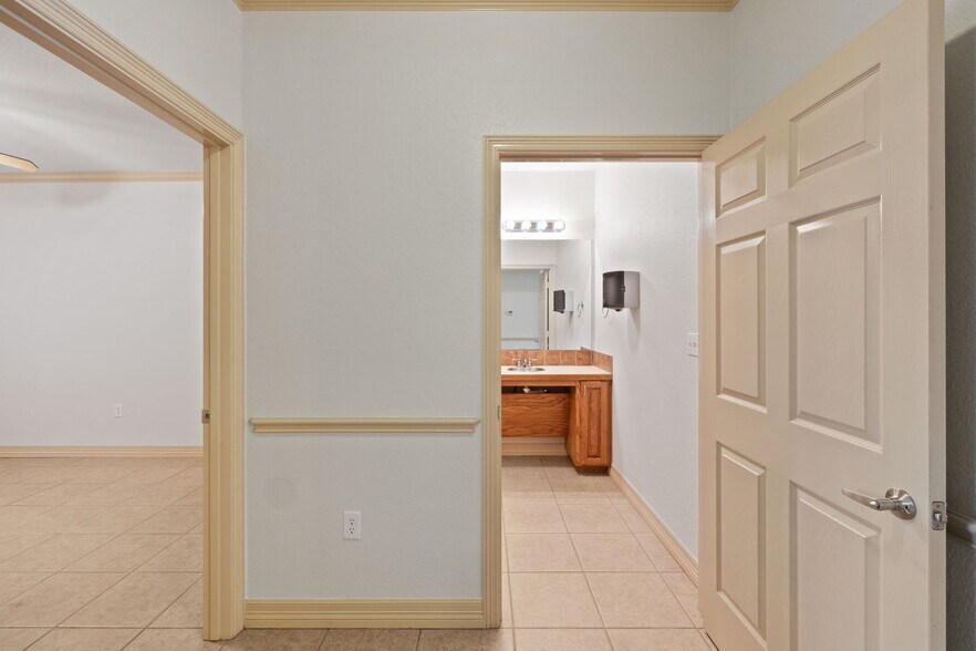 More Photos Of 3000 Joe Dimaggio Blvd, Round Rock Office Residential For Lease