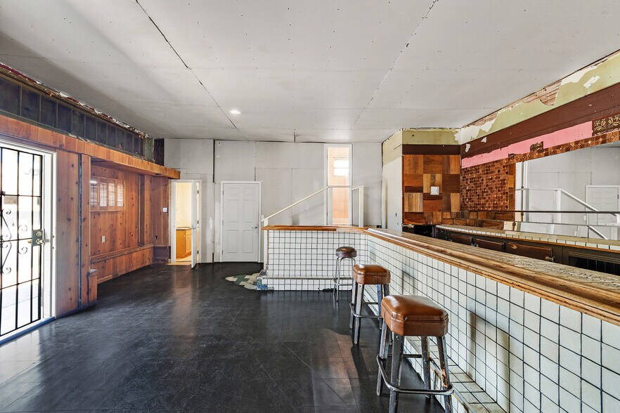 More Photos Of 1755 Washington Ave, San Leandro Bar For Sale