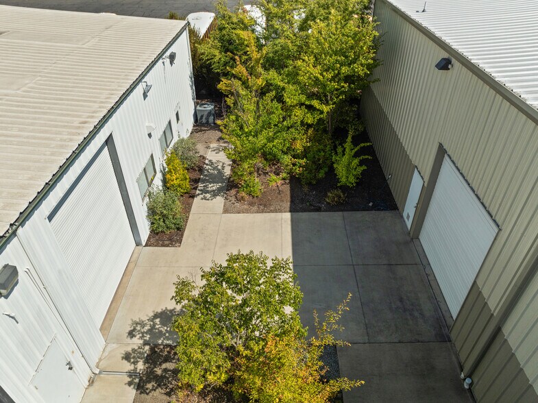 More Photos Of 1388 Antelope Rd, White City Office For Sale