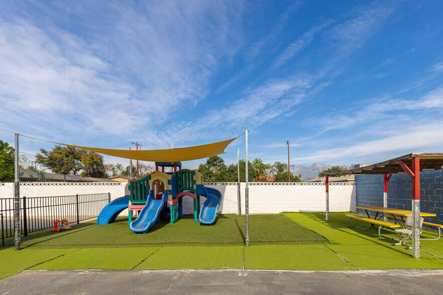 More Photos Of 328 W Phillips St, Ontario Schools For Sale