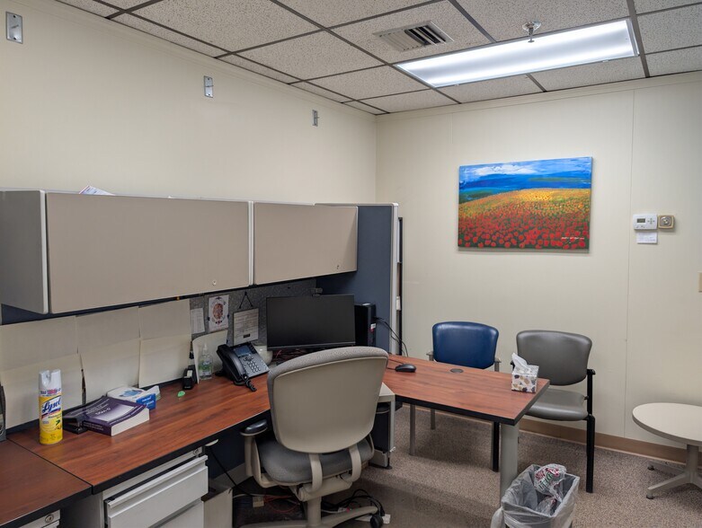 More Photos Of 566 N Cedar St, Mason Self Storage For Lease
