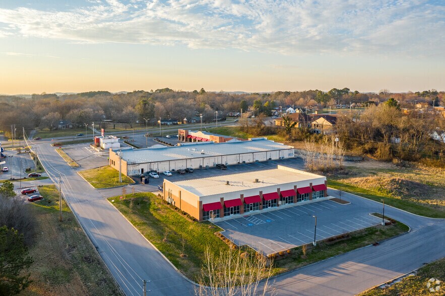 More Photos Of 1221 N Commerce Ct, Columbia Warehouse For Lease