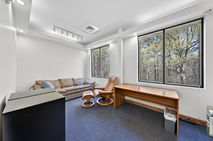 More Photos Of 329 Providence Rd, Chapel Hill Office For Sale