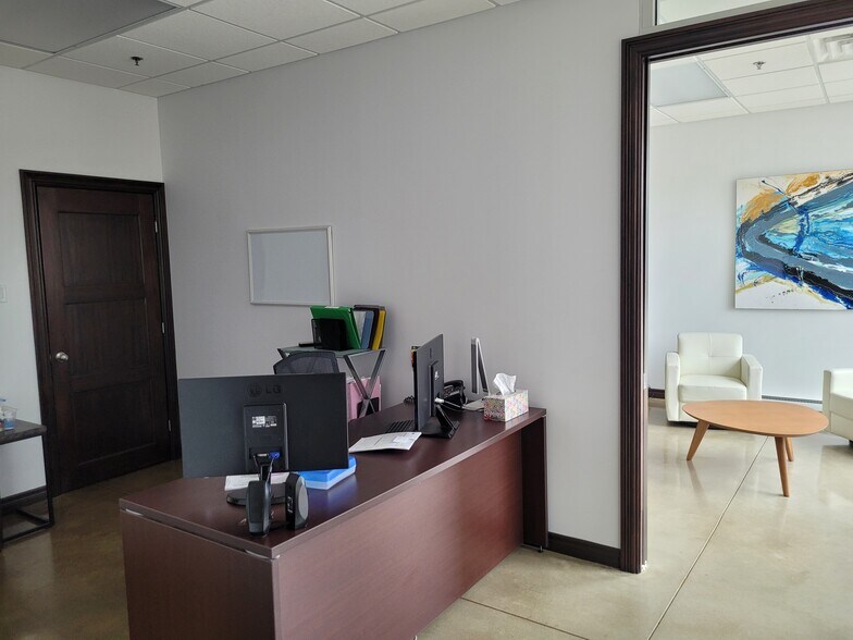 More Photos Of 10 Rue Gaston-Dumoulin, Blainville Light Distribution For Lease