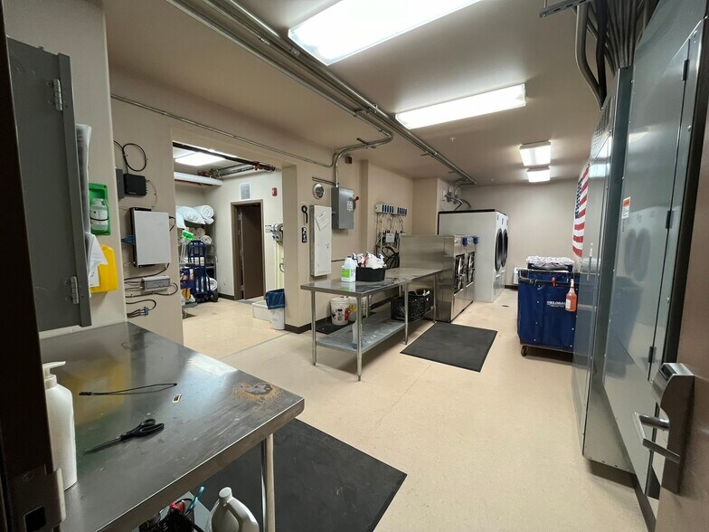 More Photos Of 913 4th St SW, Stanley Hotel For Lease