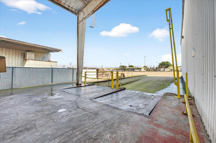 More Photos Of 1121 Annadale Ave, Sanger Refrigeration Cold Storage For Lease