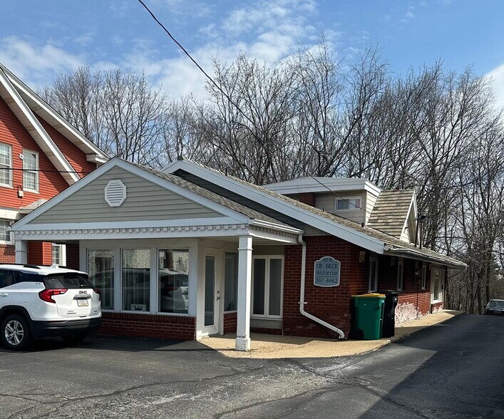 More Photos Of 978 Perry Hwy, Pittsburgh Medical For Sale