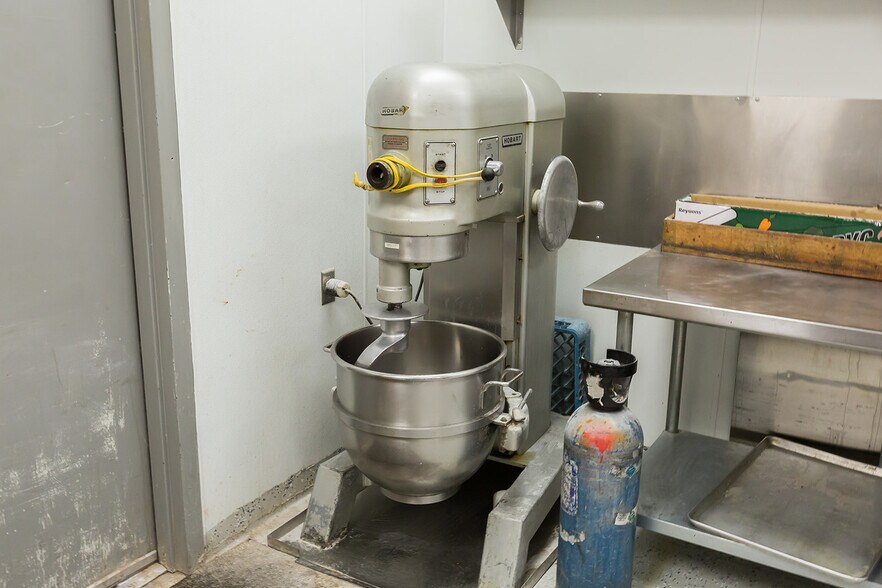 More Photos Of 1140 Kermit St, Plainview Restaurant For Sale