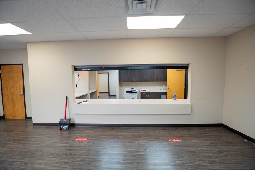 More Photos Of 9870 N Gateway Blvd, El Paso Office For Lease