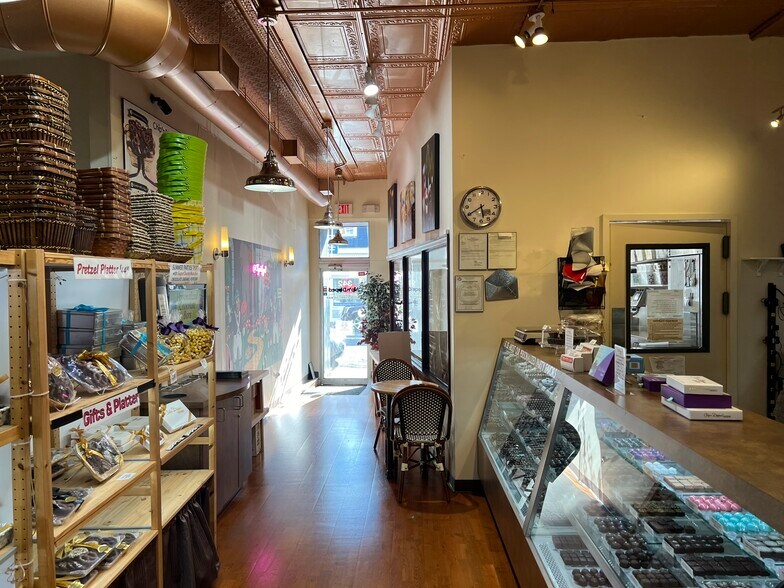 More Photos Of 342 New York Ave, Huntington Storefront For Lease