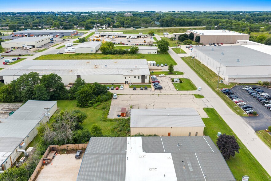 More Photos Of 1373 Kimberly Dr, Neenah Flex For Sale