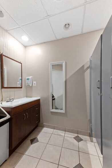 More Photos Of 23940-23948 Eureka Rd, Taylor Freestanding For Sale