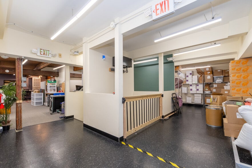 More Photos Of 10-12 Park St, Winchester Flex For Lease