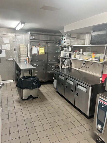 More Photos Of 146 Metropolitan Ave, Brooklyn Restaurant For Lease