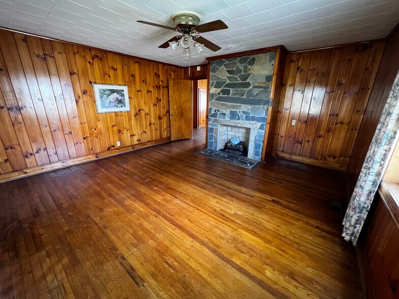 More Photos Of 2525 W Franklin Blvd, Gastonia Office For Sale