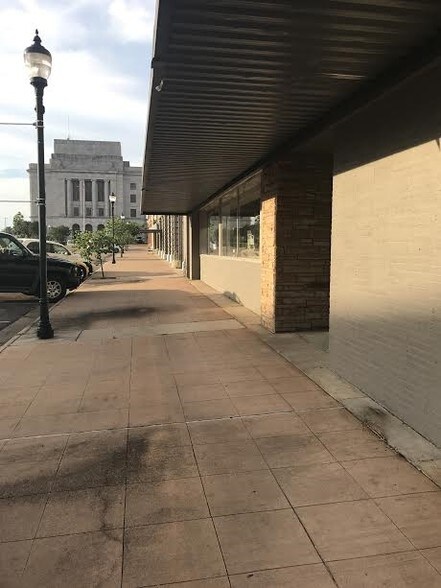 More Photos Of 406 N State Line Ave, Texarkana Storefront Retail Residential For Lease