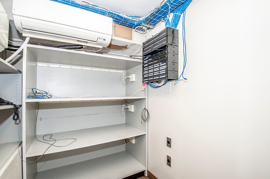 More Photos Of 4 Davis Ct, Brookline Loft Creative Space For Sale