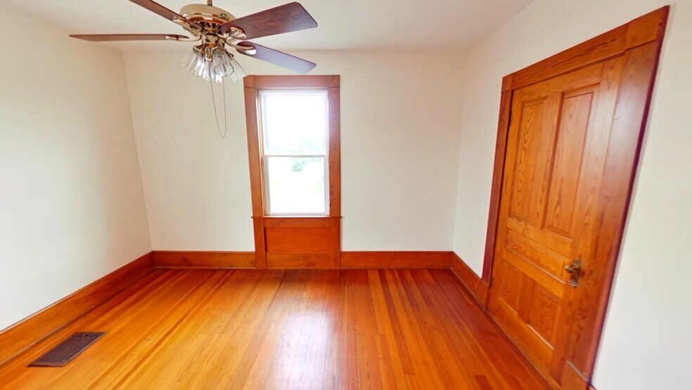 725 N Hall of Fame Dr, Knoxville, TN 37917 Office For Lease