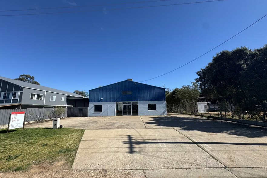 More Photos Of 17 Siren St, Dubbo Showroom For Lease