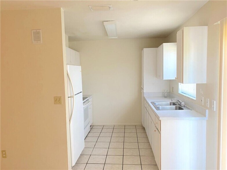 More Photos Of 403 Hancock Bridge Pkwy, Cape Coral Apartments For Sale
