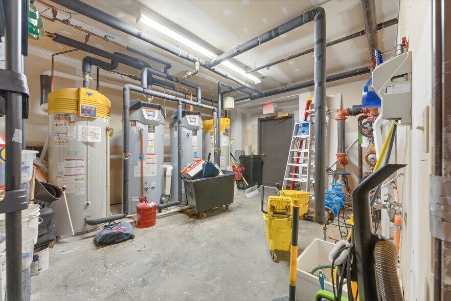 More Photos Of 15 Lawless Rd, Morgantown Hotel For Sale