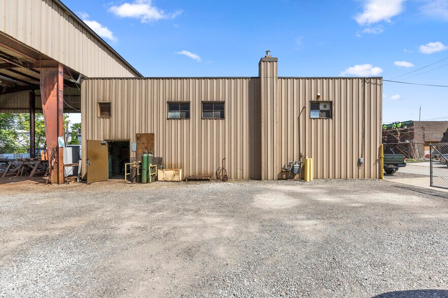 More Photos Of 16136 White Ave, Allen Park Warehouse For Sale