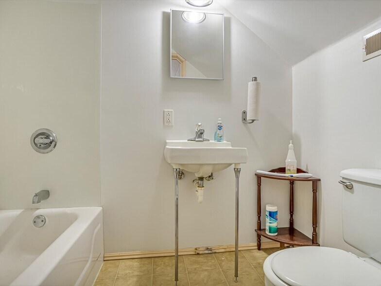 More Photos Of 214 Main St, Ruma Restaurant For Sale