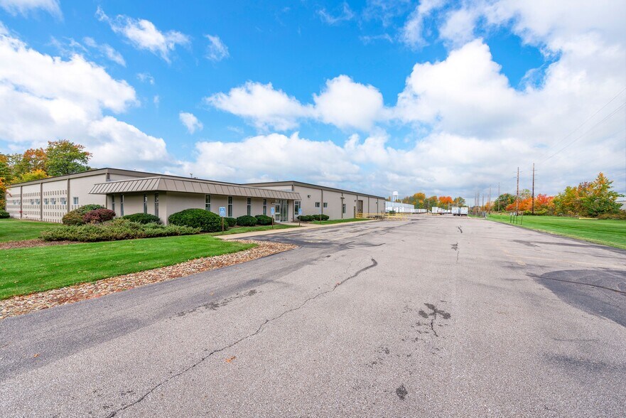 More Photos Of 1320 Taylor St, Elyria Warehouse For Lease