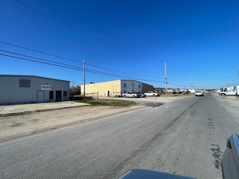 More Photos Of 1013 Bert St, La Place Warehouse For Sale