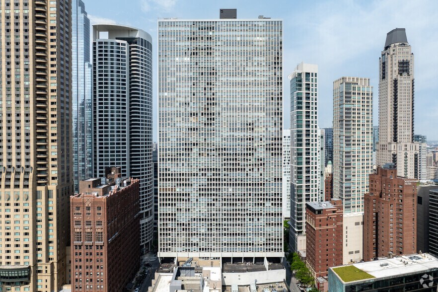 More Photos Of 111 E Chestnut St, Chicago Apartments For Lease