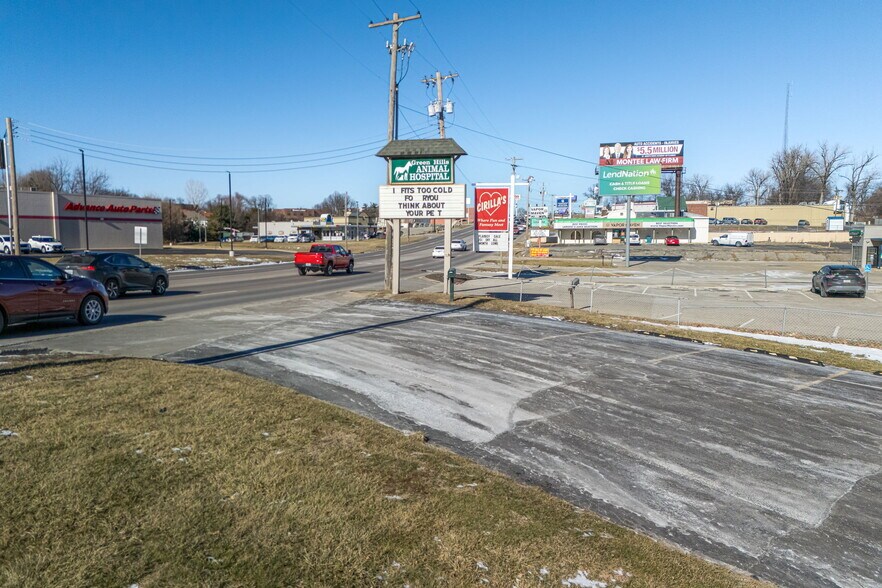 More Photos Of 3111 N Belt Hwy, Saint Joseph General Retail For Sale