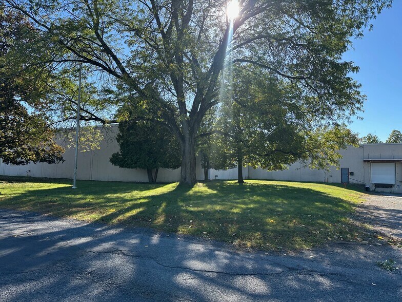 More Photos Of 5 Pruyn's Island Dr, Glens Falls Unknown For Lease