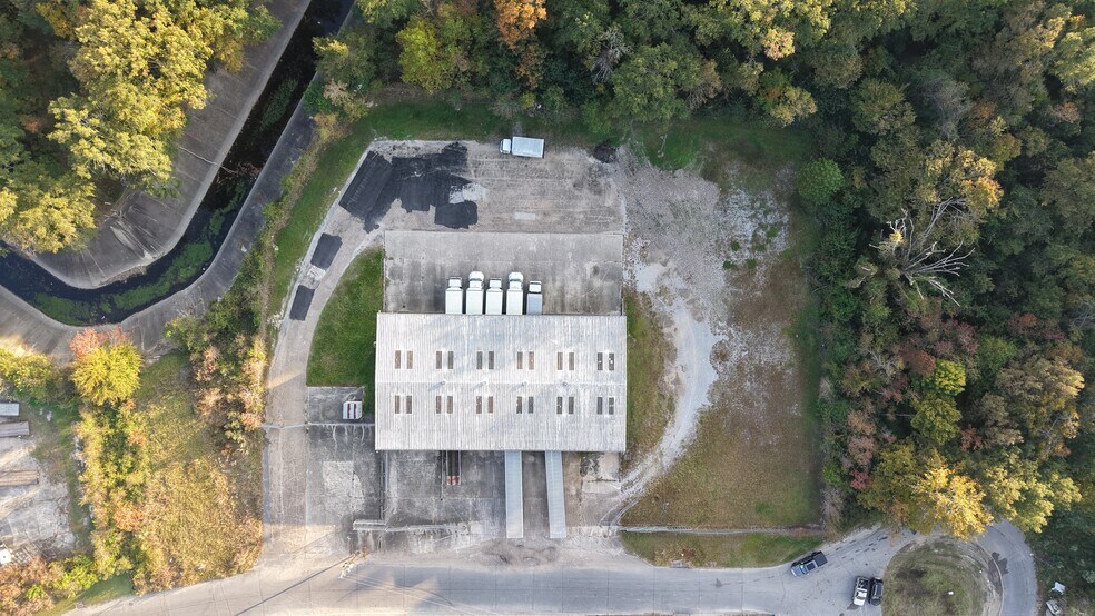 More Photos Of 6722 Bicentennial Pl, Baton Rouge Truck Terminal For Lease