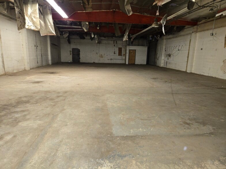 More Photos Of 7704 Clybourn Ave, Sun Valley Manufacturing For Sale